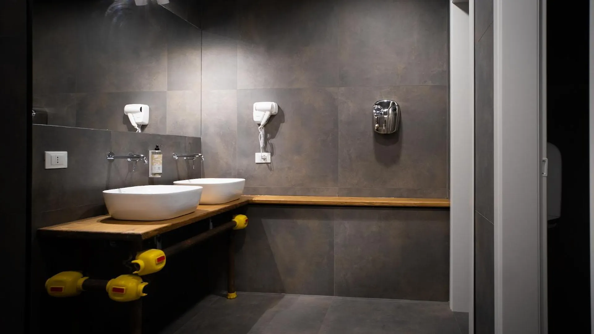 Hostelo - Luxury Hostel Палермо